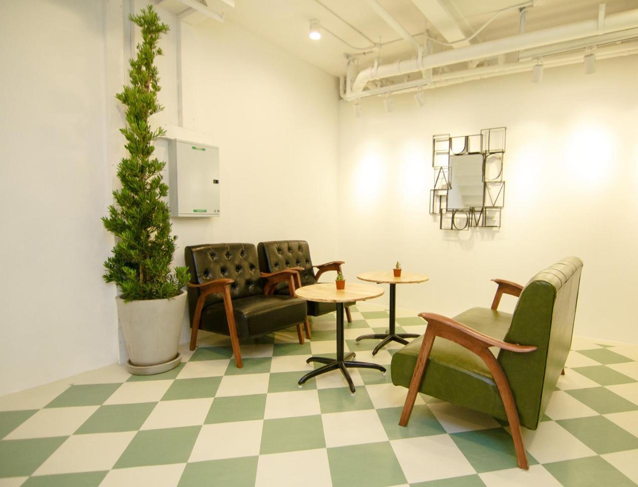 Folk Poshtel Asok Hostel Bangkok Kültér fotó