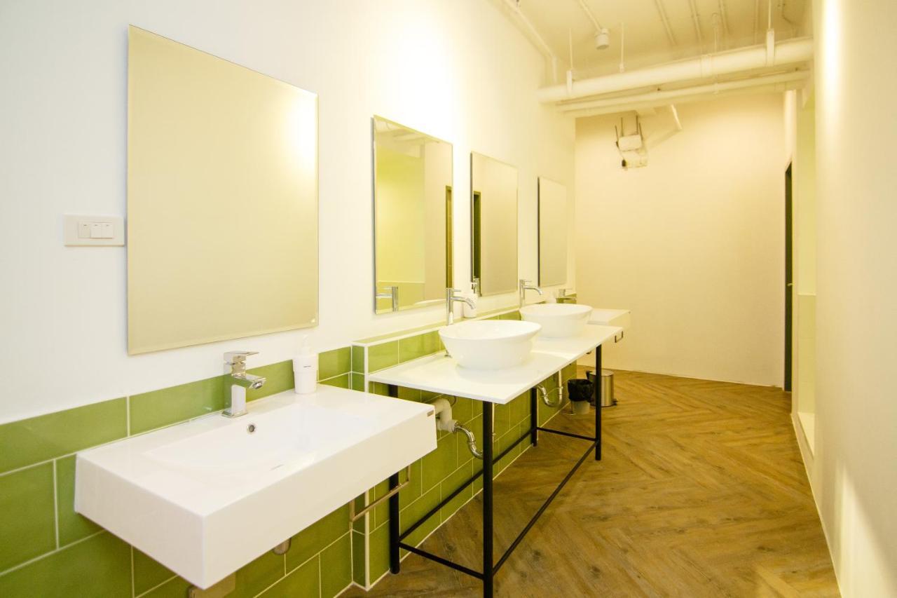Folk Poshtel Asok Hostel Bangkok Kültér fotó
